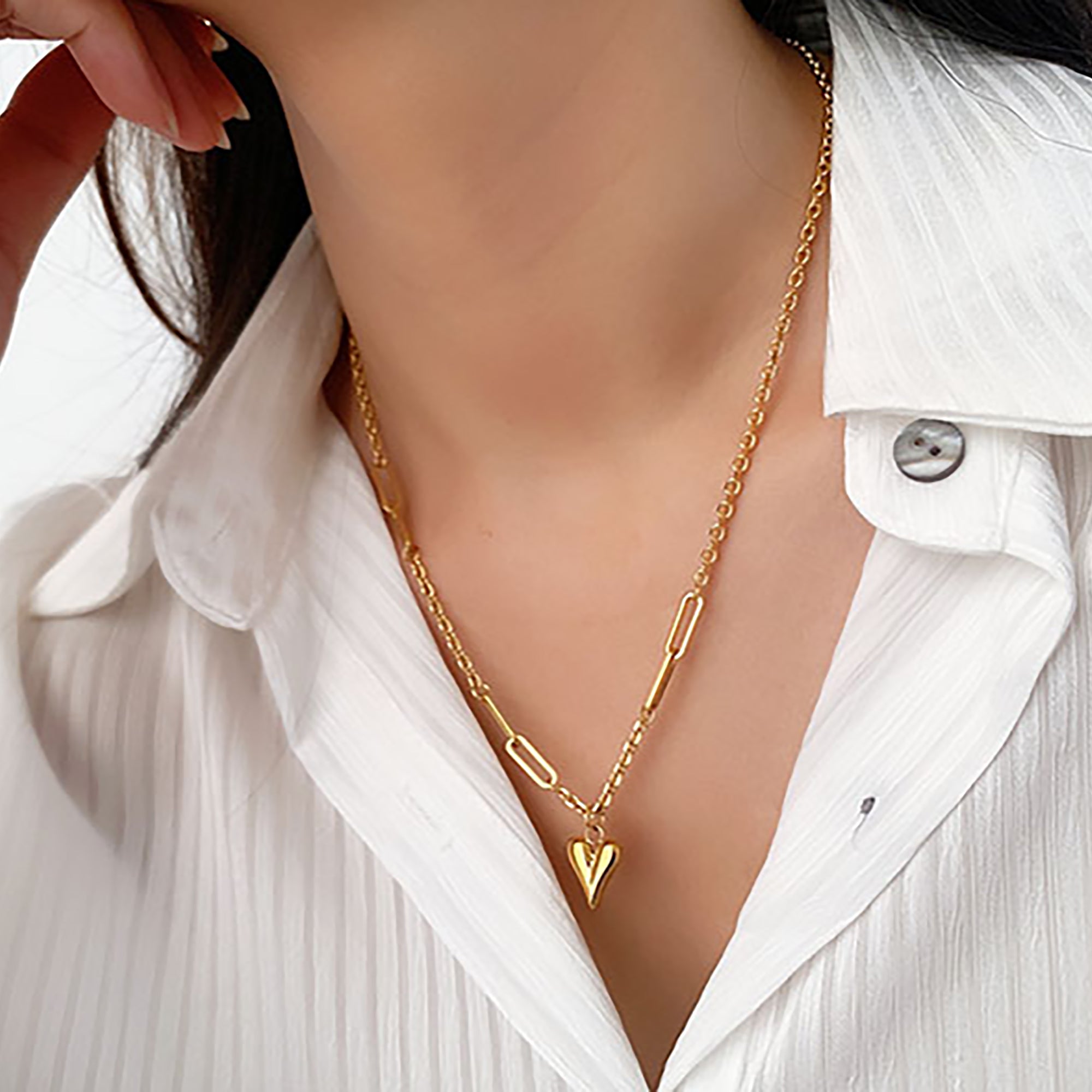 18K Gold Plated Heart Pendant Necklace Gift wedding influencer styling KOL / Youtuber / Celebrity / Fashion Icon picked