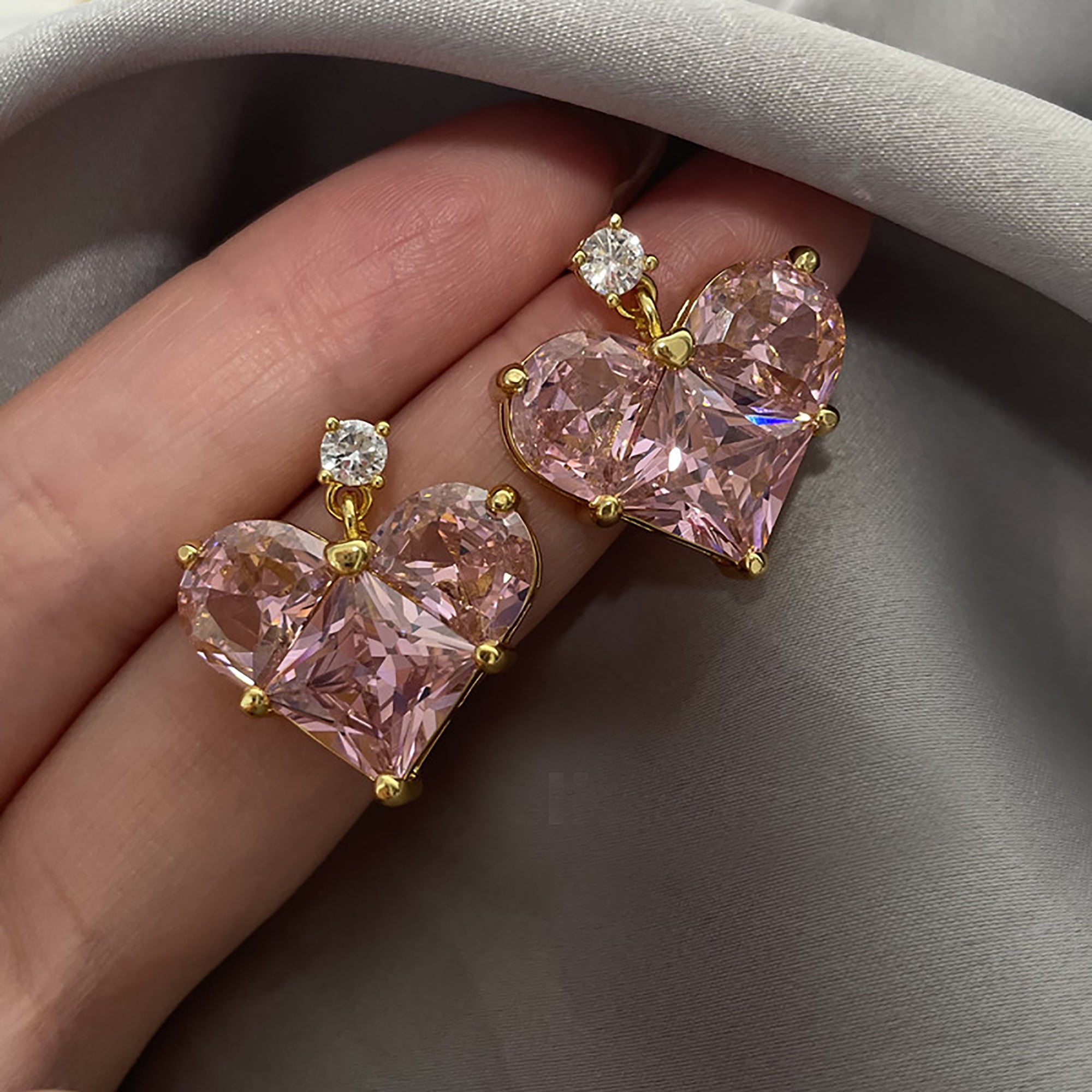 Heart CZ Dangle Earrings Gift wedding influencer styling KOL / Youtuber / Celebrity / Fashion Icon