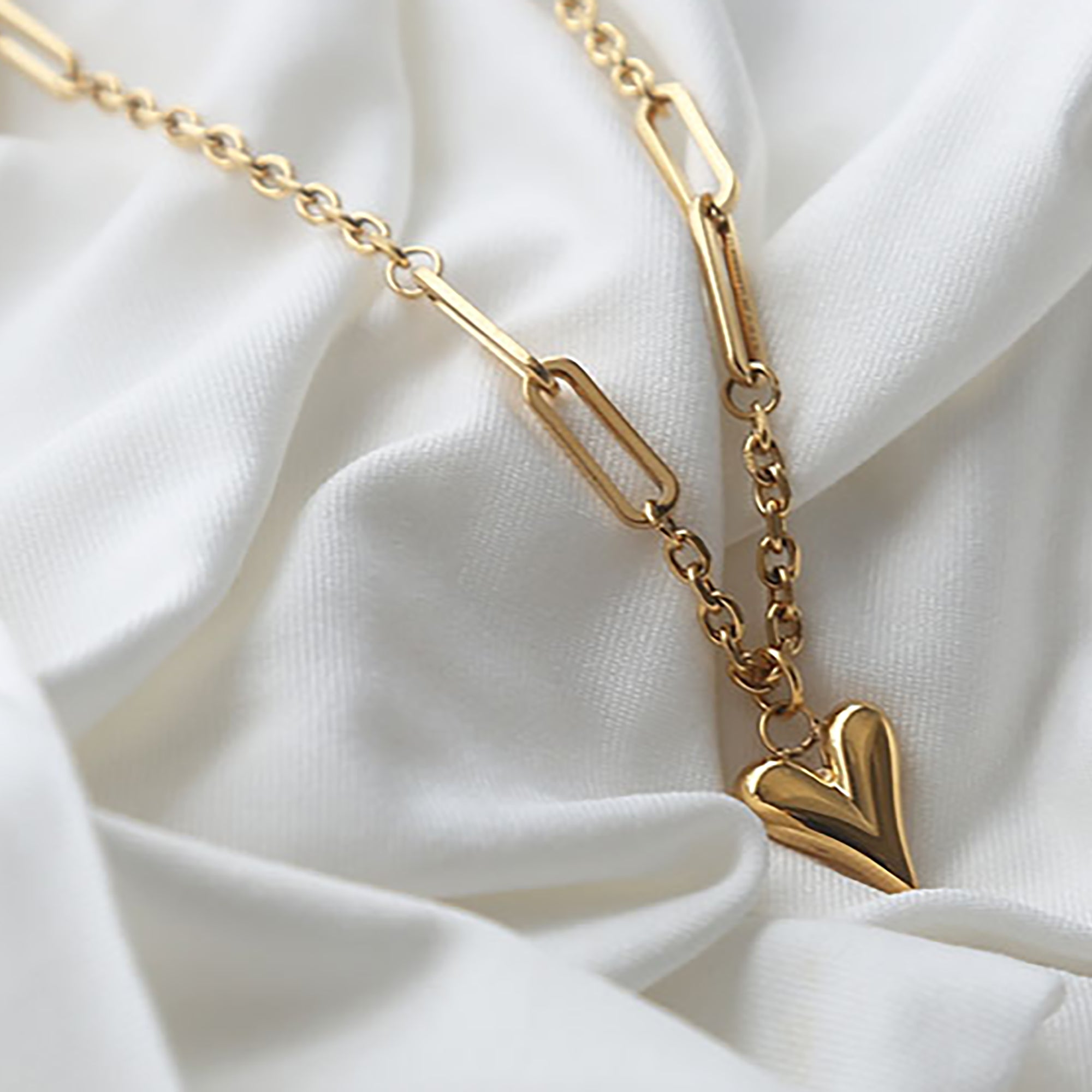 18K Gold Plated Heart Pendant Necklace Gift wedding influencer styling KOL / Youtuber / Celebrity / Fashion Icon picked