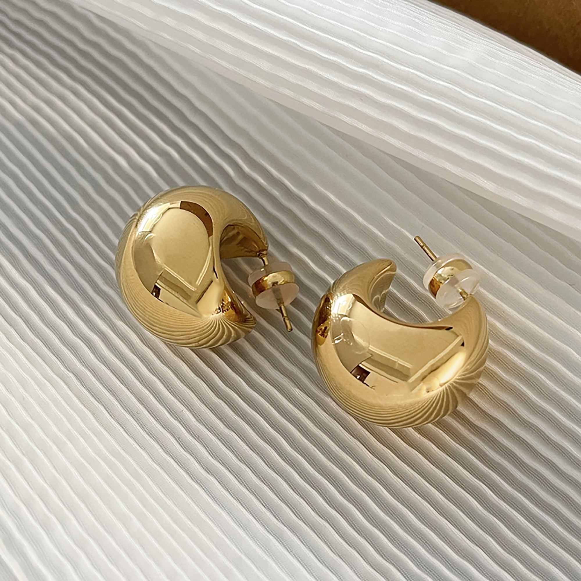 Gold Plated Hoop Earrings Gift wedding influencer styling KOL / Youtuber / Celebrity / Fashion Icon