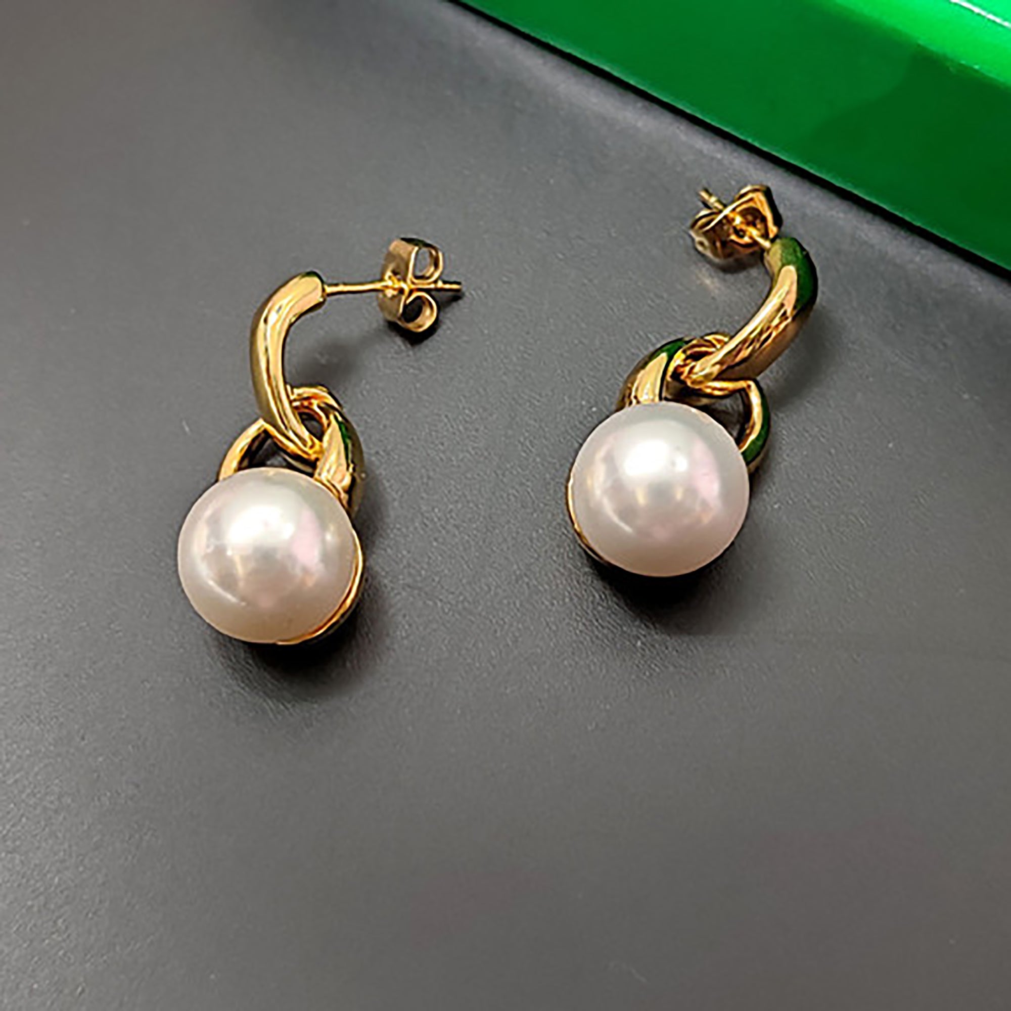 Pearl Dangle Earrings Gift wedding influencer styling KOL / Youtuber / Celebrity / Fashion Icon