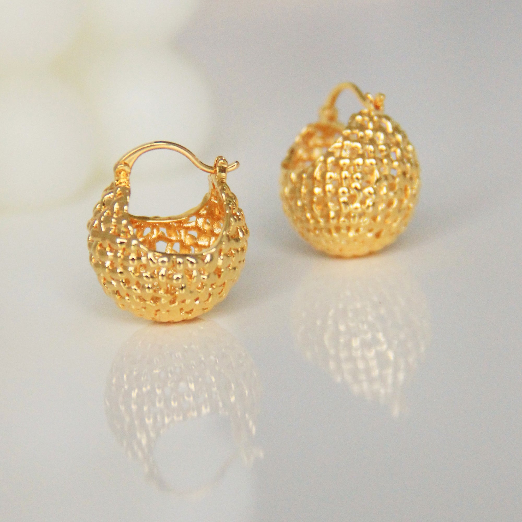 18K Gold Basket Hoop Earrings Gift wedding influencer styling KOL / Youtuber / Celebrity / Fashion Icon