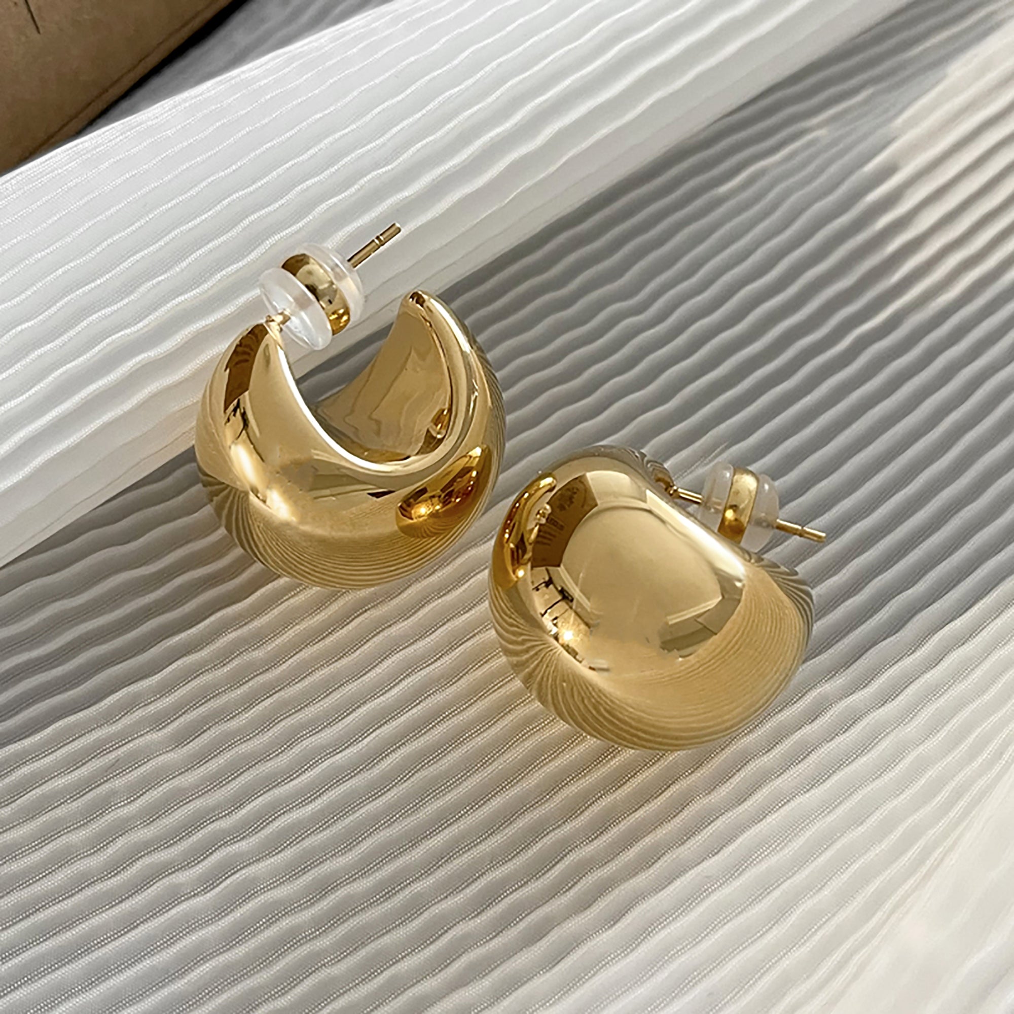 Gold Plated Hoop Earrings Gift wedding influencer styling KOL / Youtuber / Celebrity / Fashion Icon