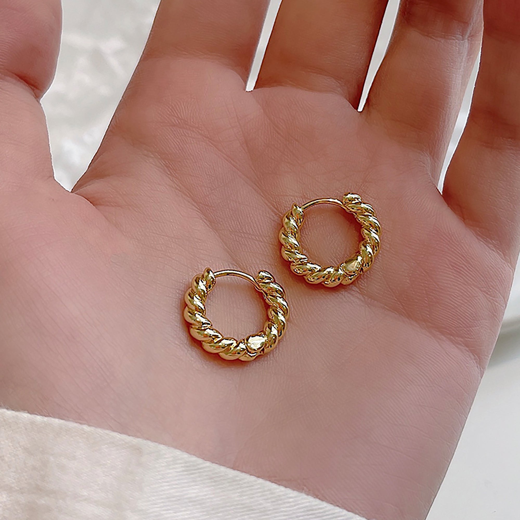 18K Gold Plated Swirl Hoop Earrings Gift wedding influencer styling KOL / Youtuber / Celebrity / Fashion Icon picked