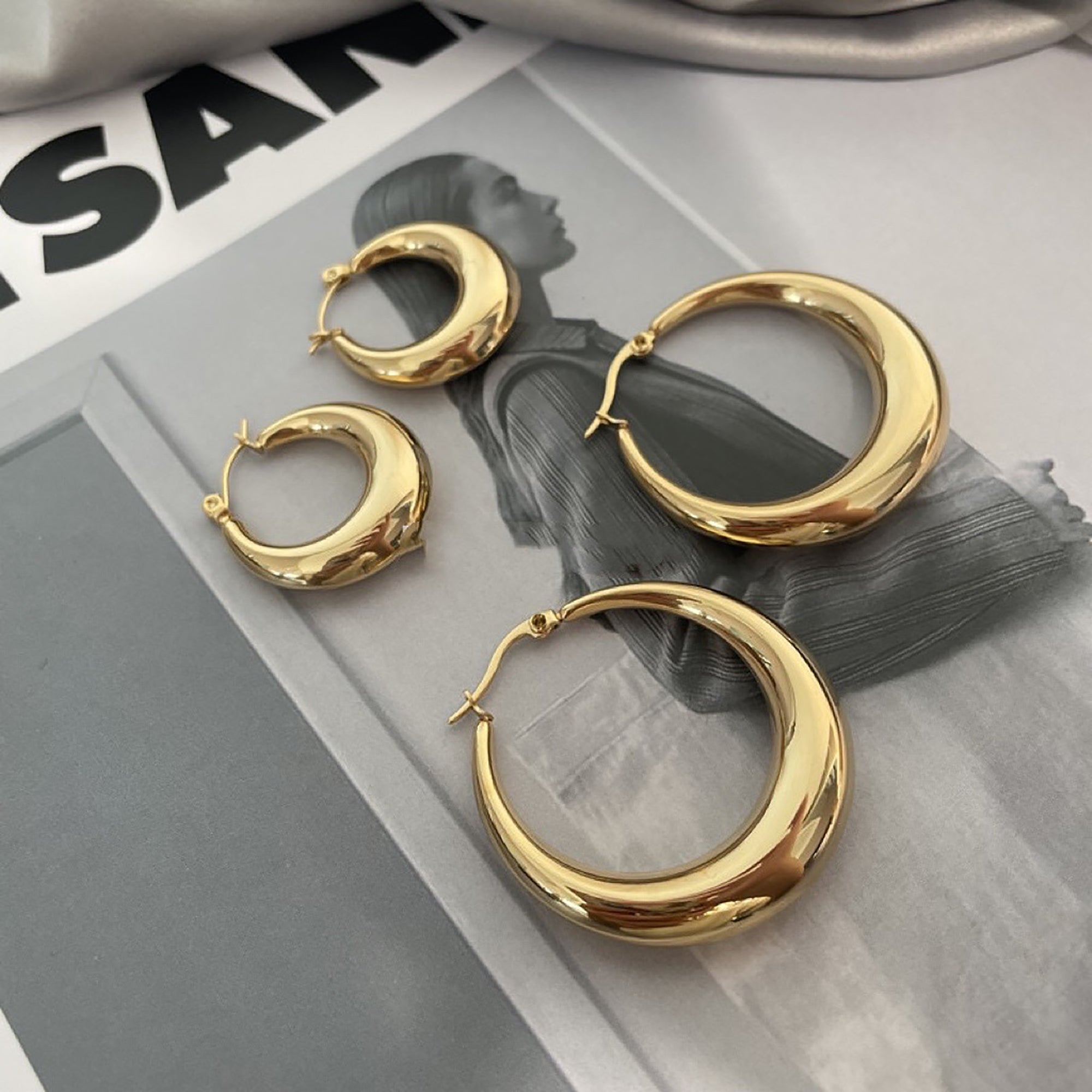 2.5cm Gold Plated Hoop Earrings Gift wedding influencer styling KOL / Youtuber / Celebrity / Fashion Icon